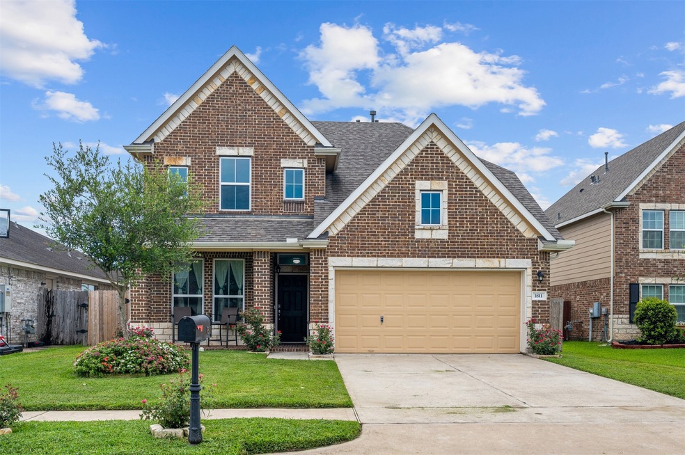 1811 Clover Patch Ln, Alvin, TX 77511 - photo 1