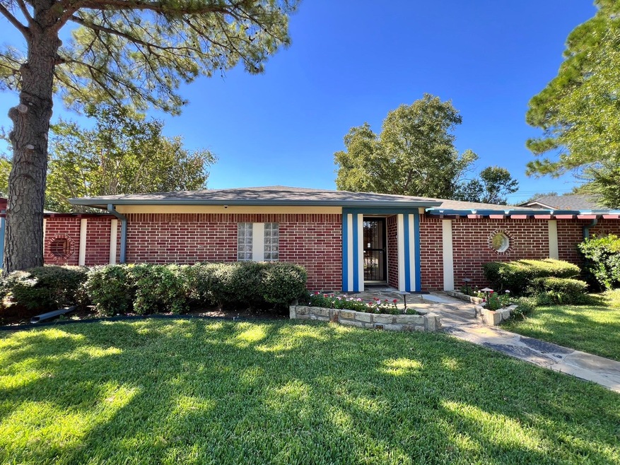 2525 Lakeview Dr, Bedford, TX 76021 - photo 1