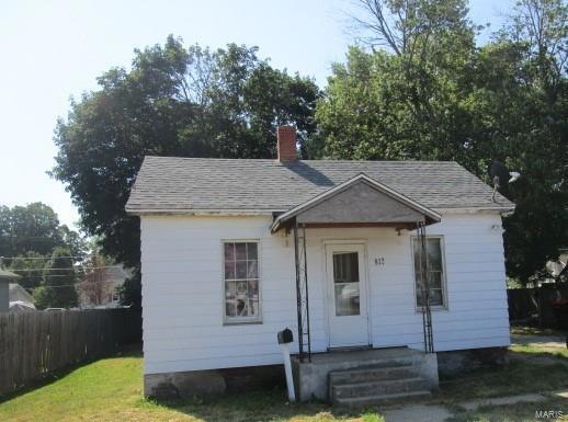 812 N Chicago St, Lincoln, IL 62656 - photo 1