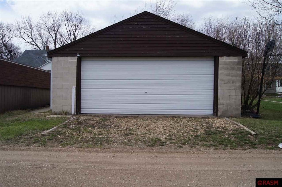 1518 N Minnesota St, New Ulm, MN 56073 - photo 1