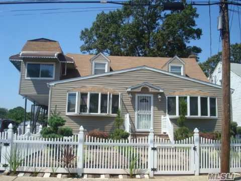 1306 Howard St unit 2, Rockville Centre, NY 11570 - photo 1