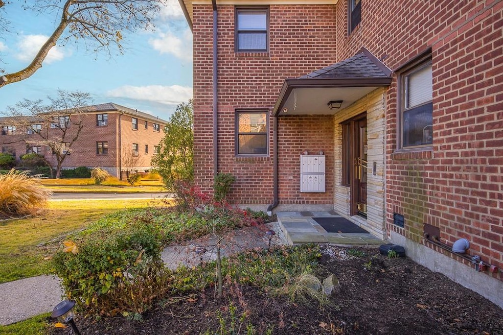 154 Martling Ave unit L1, Tarrytown, NY 10591 - photo 1