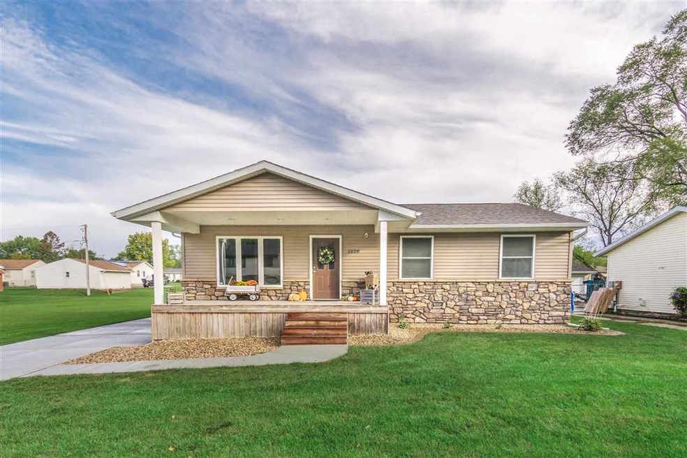 1520 Oriole Ave, Waterloo, IA 50701 - photo 1