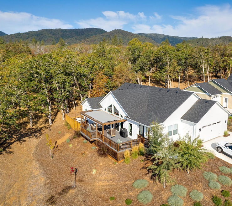 585 S Loop Rd, Jacksonville, OR 97530 - photo 1