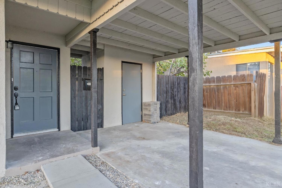 1138 W Lansing Way, Fresno, CA 93705 - photo 1