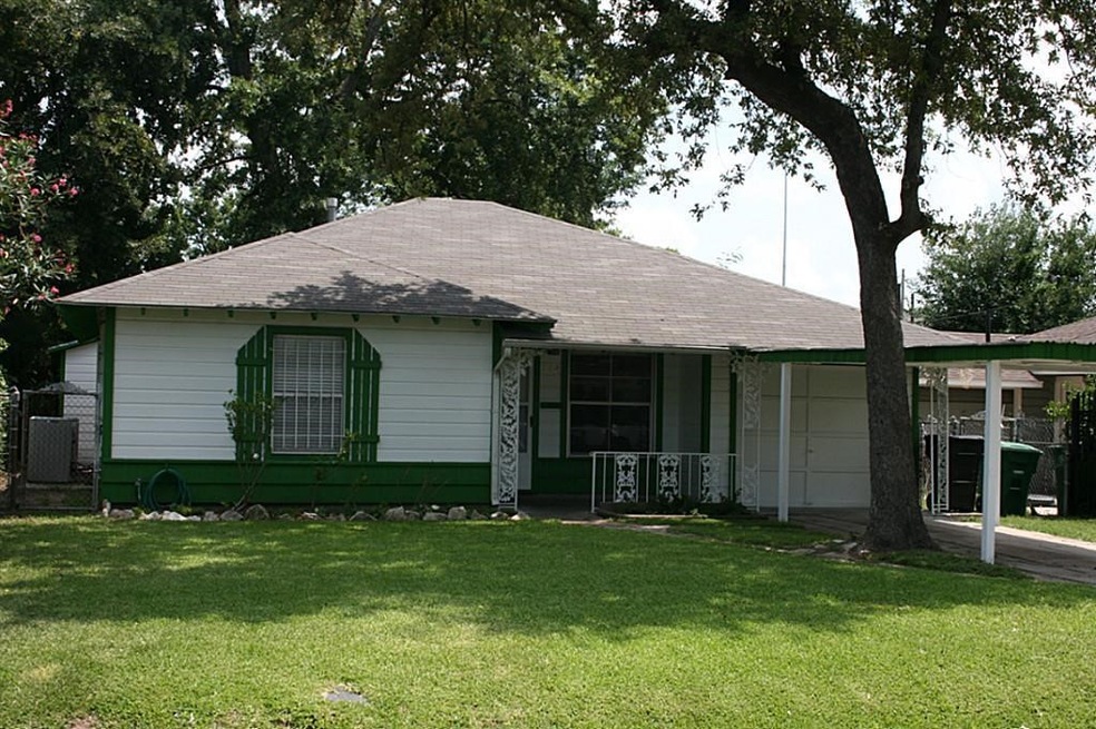 112 Melbourne St, Houston, TX 77022 - photo 1