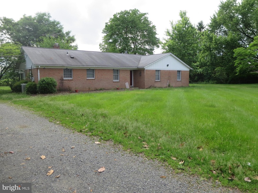 25607 Poland Rd, Chantilly, VA 20152 - photo 1