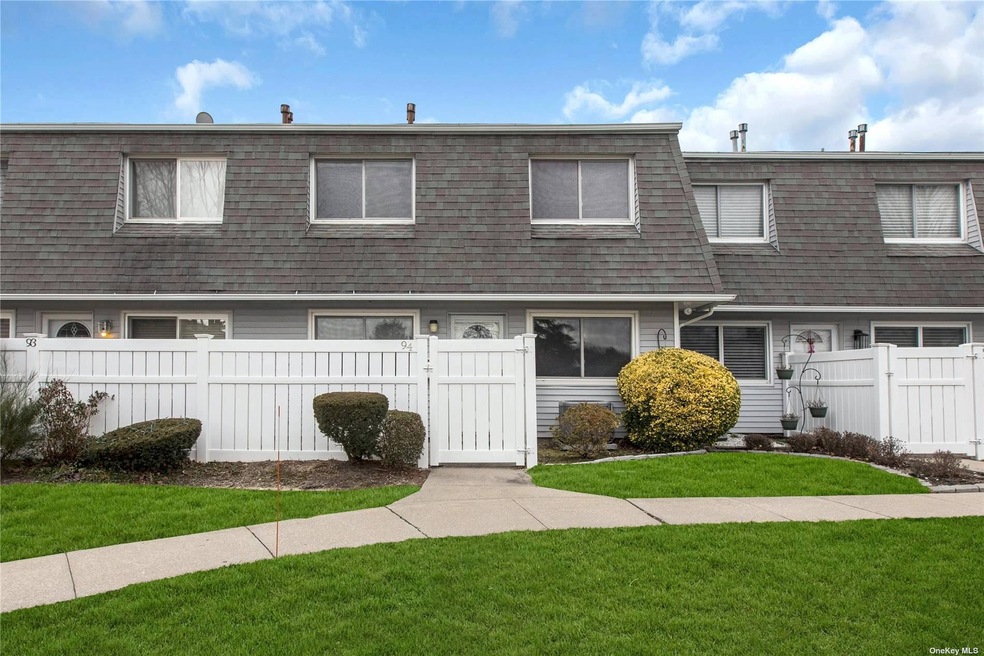 94 Storm Dr unit 94, Holtsville, NY 11742 - photo 1