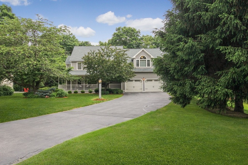 11 Olde Surrey Ln, Medway, MA 02053 - photo 1