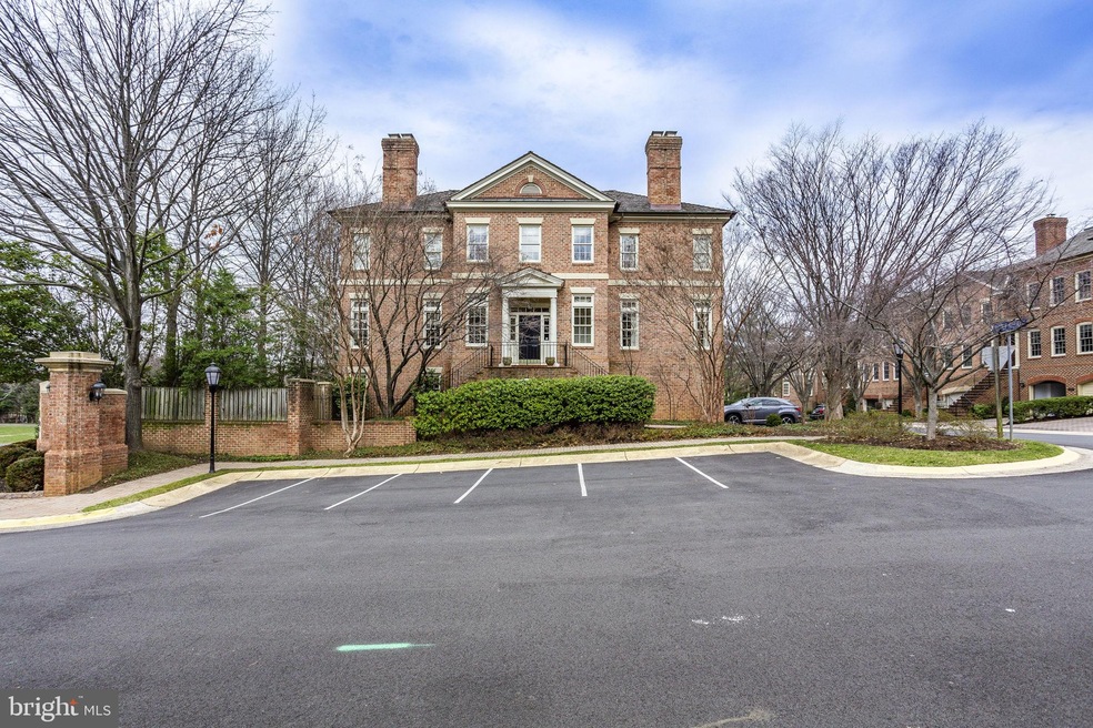 2042 Mayfair Mclean Ct, Falls Church, VA 22043 - photo 1