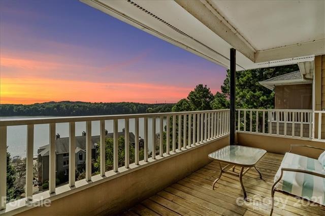 Welcome to 9709-10 Emerald Point!