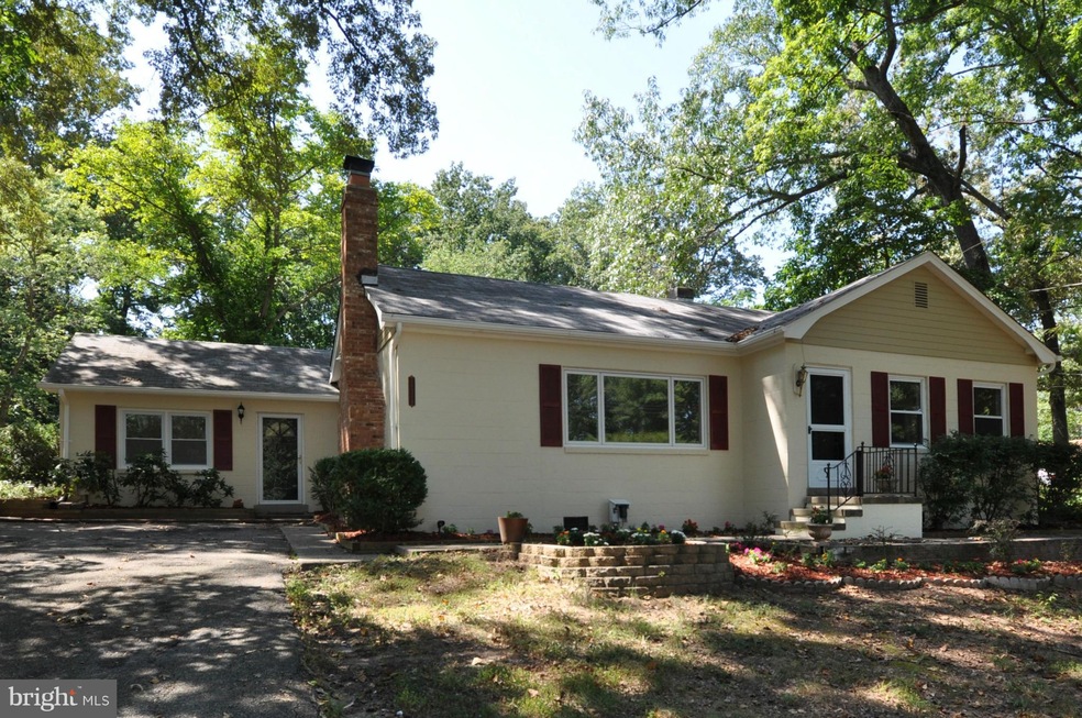 18314 Sharon Rd, Triangle, VA 22172 - photo 1