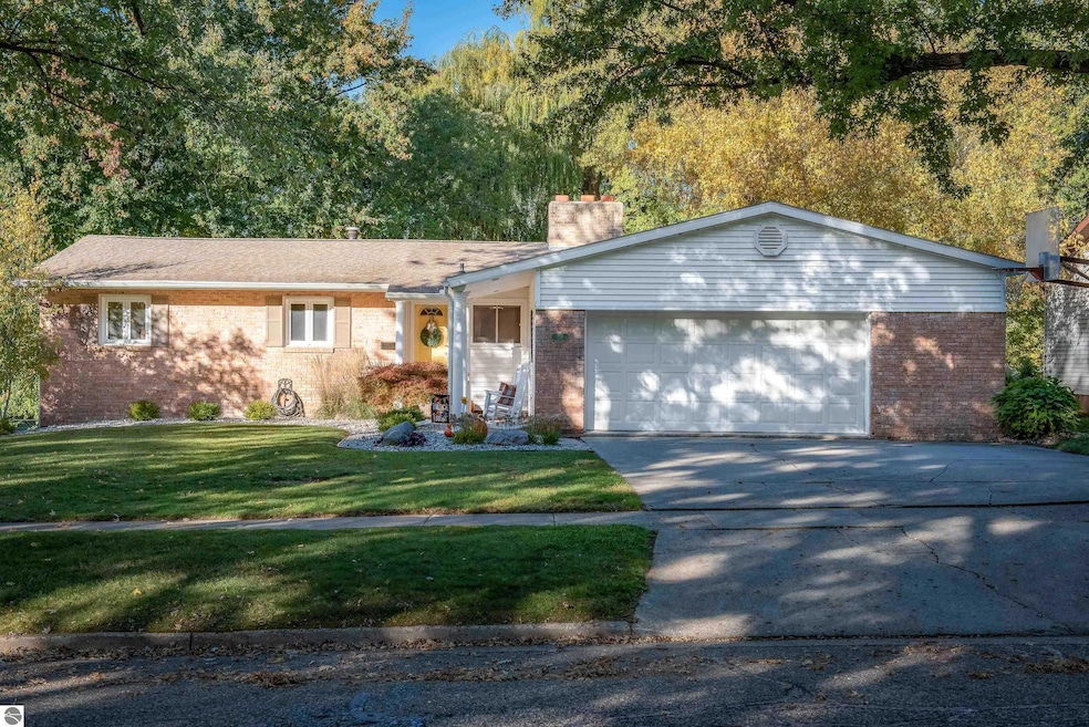 205 Westview Dr, Alma, MI 48801 - photo 1