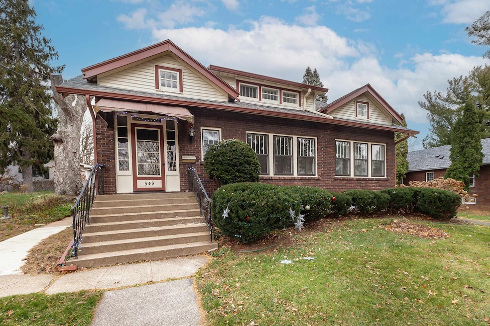 949 Clarke Dr, Dubuque, IA 52001 - photo 1