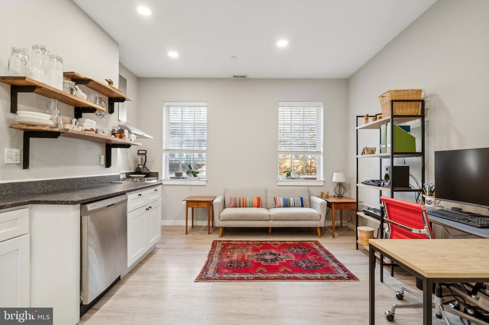 2006 Pine St unit 2, Philadelphia, PA 19103 - photo 1