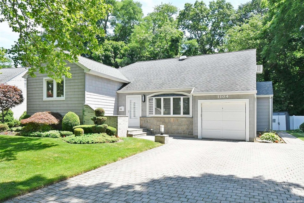 1104 Melissa Ln, North Bellmore, NY 11710 - photo 1