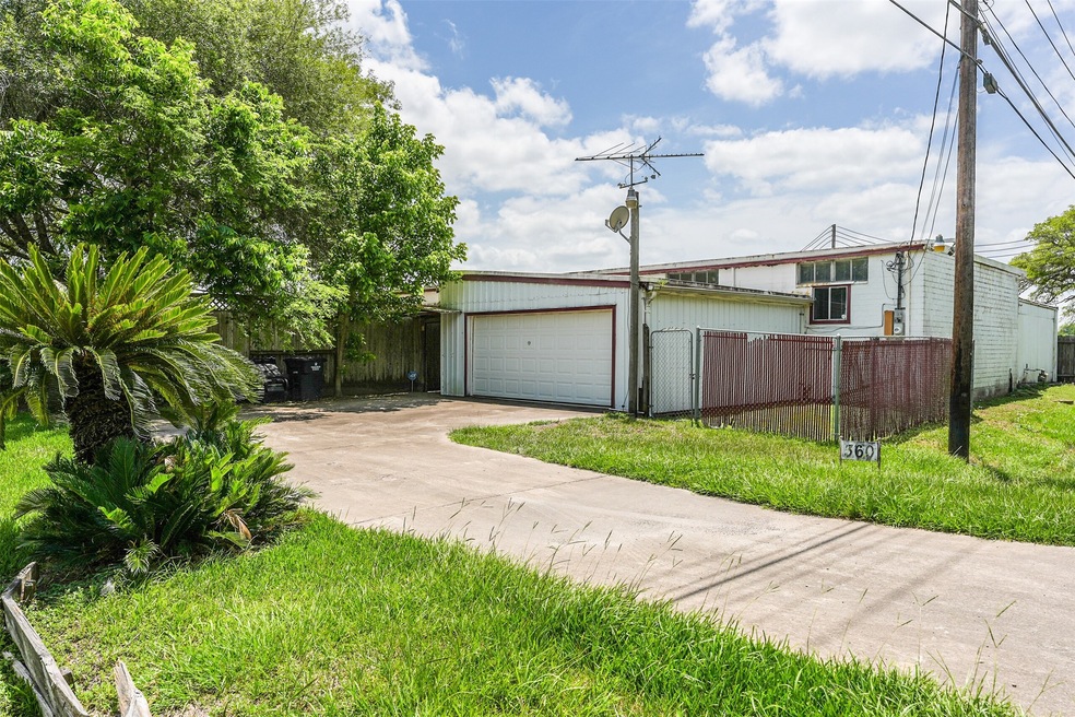 360 Dickinson Rd, Alvin, TX 77511 - photo 1