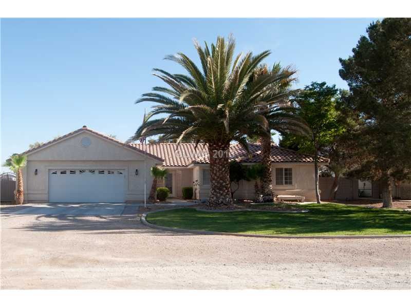 Facade/Exterior Front. 1/2 ACRE HORSE PROPERTY