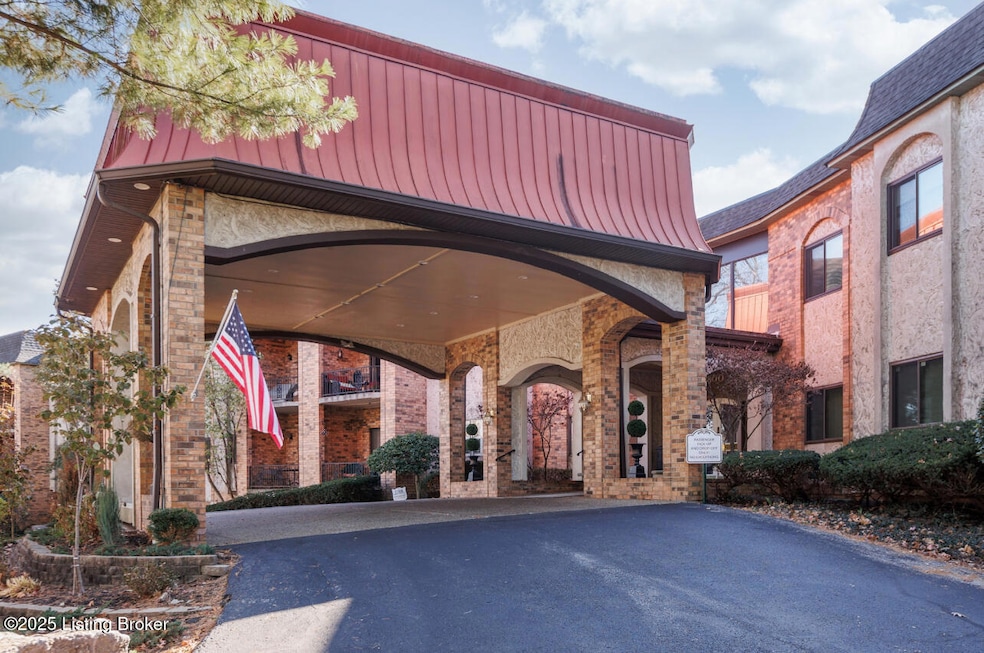 5800 Coach Gate Wynde unit 319C, Louisville, KY 40207 - photo 1