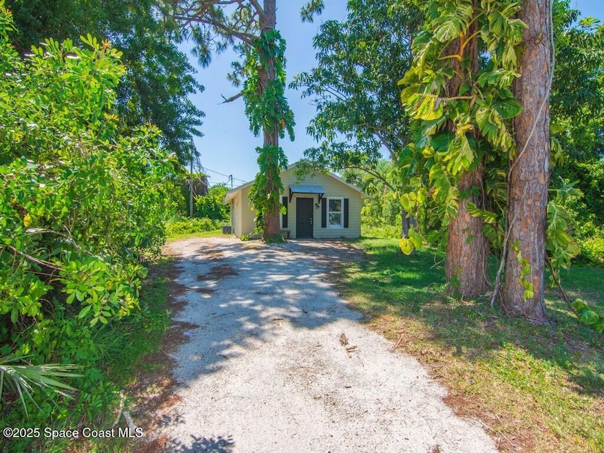 1325 17th Ct SW, Vero Beach, FL 32962 - photo 1