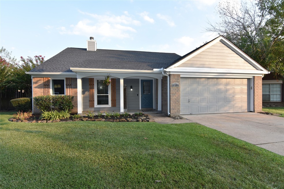 3907 Spring Crest Ct, Pearland, TX 77584 - photo 1