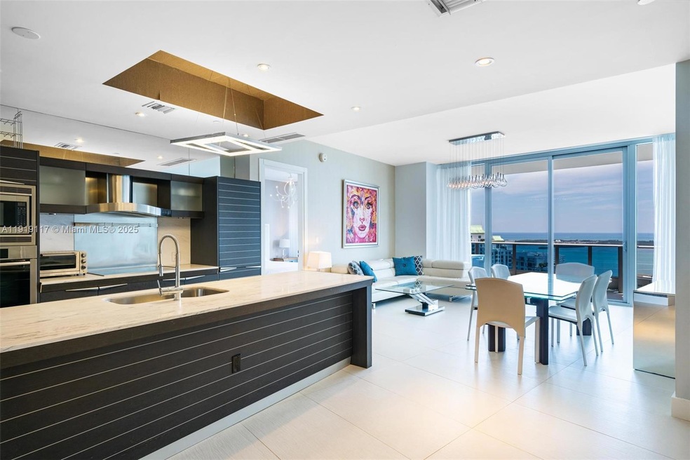 200 Biscayne Boulevard Way unit 4707, Miami, FL 33131 - photo 1