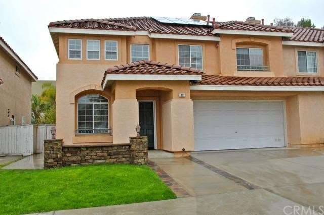 4 Bedrooms and a loft in this cul-de-sac home!  Lo