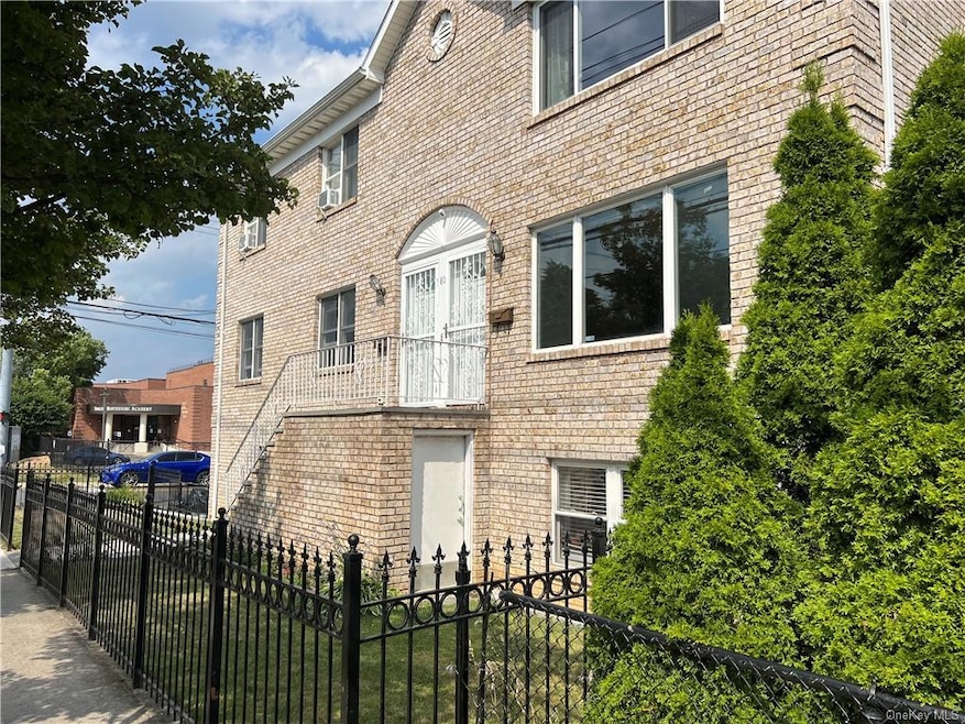 80 Woodlawn Ave unit 1, Yonkers, NY 10704 - photo 1