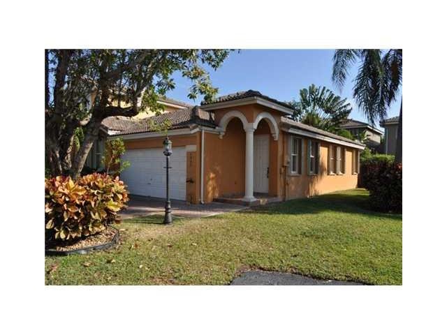 4883 NW 109 Pa, Doral, FL 33178 - photo 1