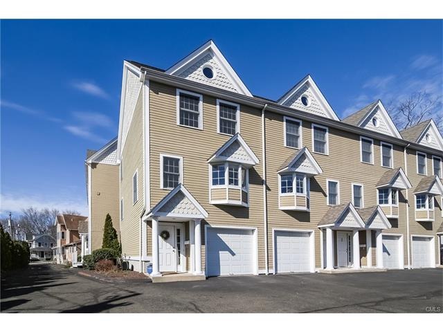 End unit with extra windows to 
