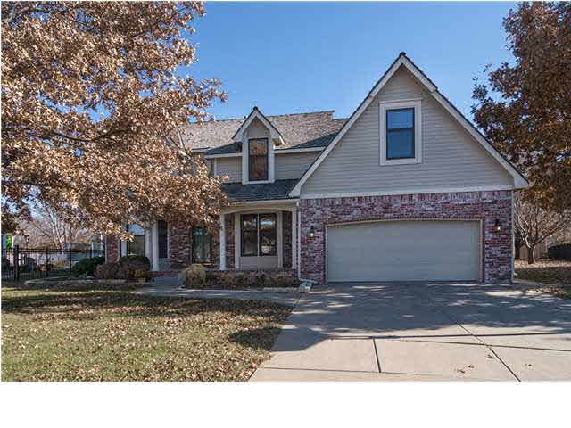 Welcome to 1020 N. Cypress in Lakepoint Subdivisio
