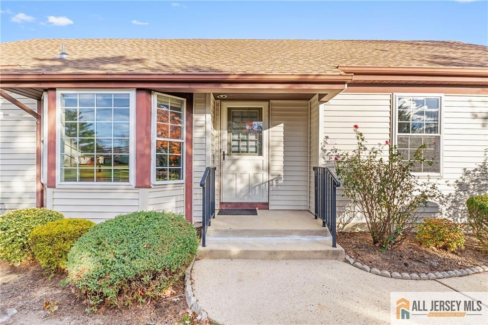 18 Benjamin Franklin Dr unit C, Monroe Township, NJ 08831 - photo 1