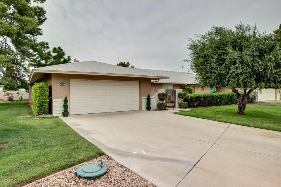9885 W Spanish Moss Ct unit 56, Sun City, AZ 85373 - photo 1