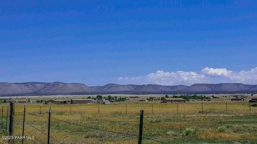 25655 N Trinity Ranch Rd, Paulden, AZ 86334 - photo 1