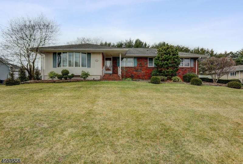 31 Ayers Ln, Clark, NJ 07066 - photo 1