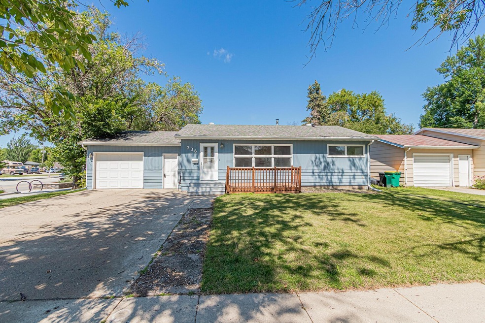 238 6th Ave W, West Fargo, ND 58078-01