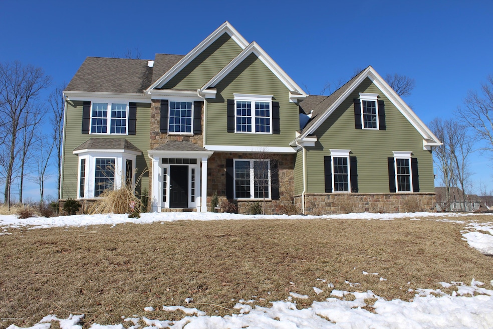 1070 Manor Dr, Mountain Top, PA 18707 - photo 1