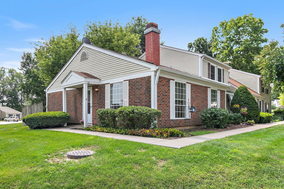 60 Bright Oaks Cir unit 1, Cary, IL 60013 - photo 1