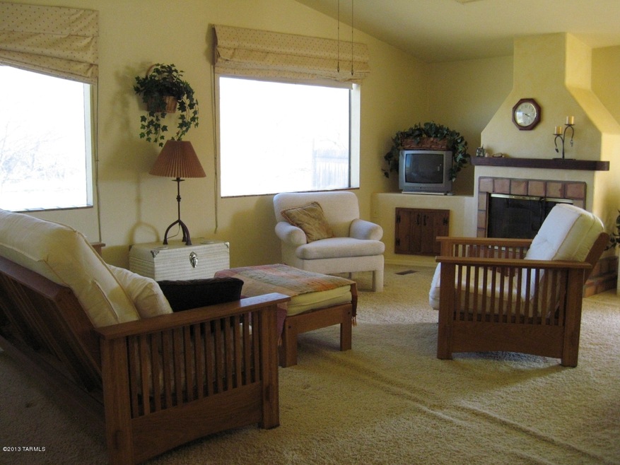 Beautiflul Great Room w/Frpl