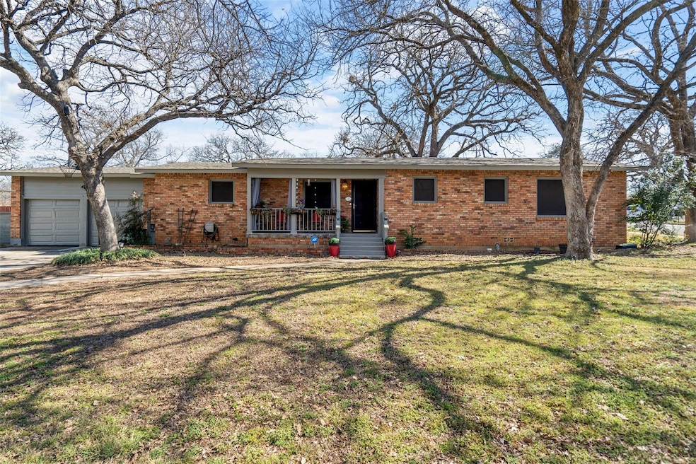 500 Shadowbrook Ln, Hurst, TX 76053 - photo 1