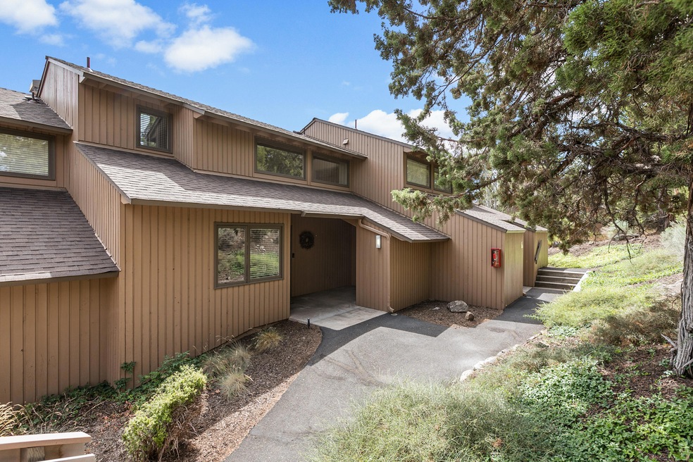 1948 Redtail Hawk Dr, Redmond, OR 97756 - photo 1