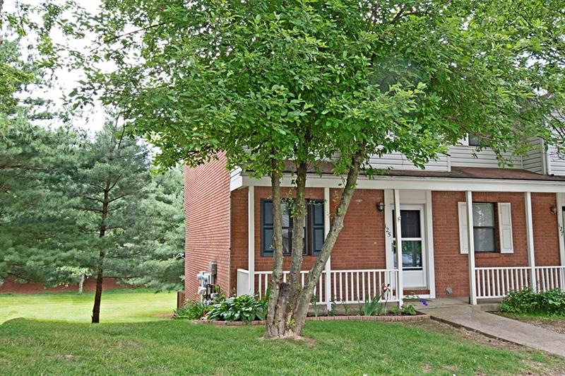 BEAUTIFUL End-Unit, charming front Porch, fabulous