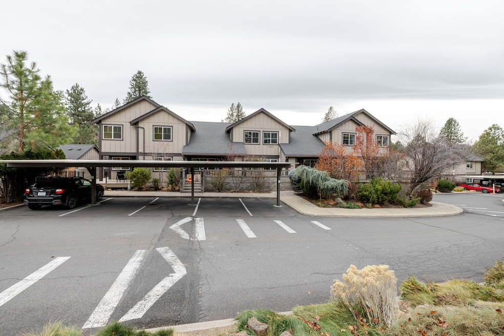 1925 NW Monterey Pines Dr unit 5, Bend, OR 97703 - photo 1