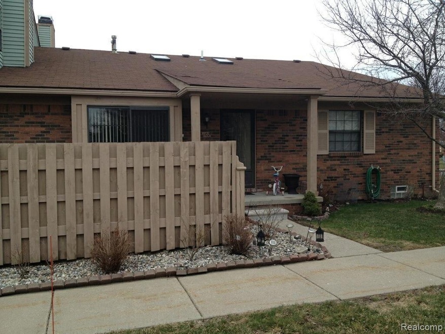 2131 VINE WAY #102
