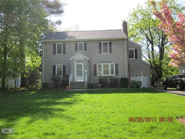 42 Meadowpark Ave W, Stamford, CT 06905 - photo 1