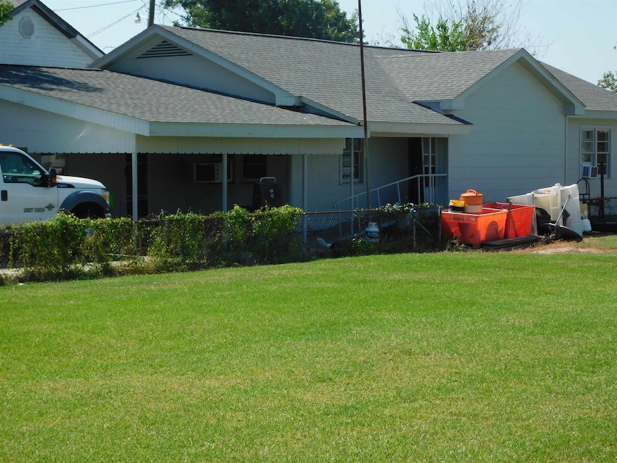 1903 N Bayou Dr, Golden Meadow, LA 70357 - photo 1