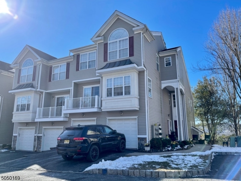 72 Lakeview Ct, Pompton Lakes, NJ 07442 - photo 1