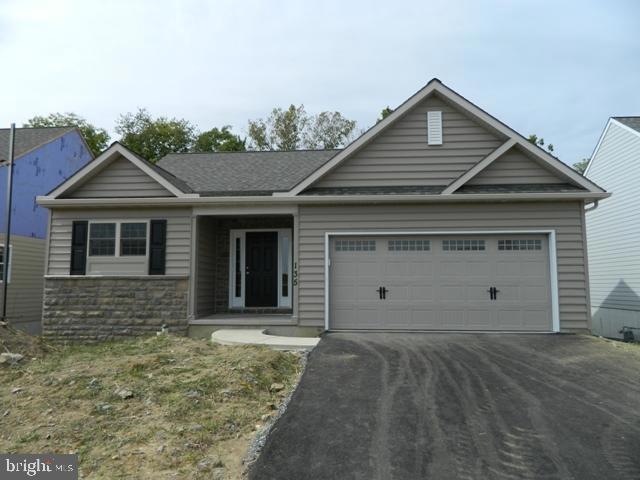 135 Waypoint Dr, Lancaster, PA 17603 - photo 1