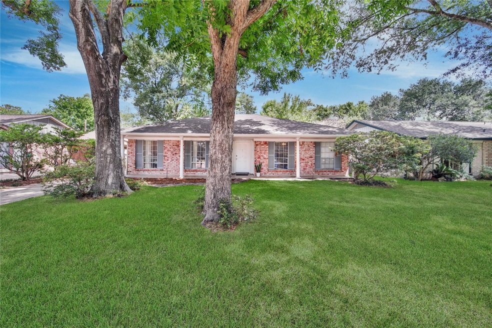 7054 Woodfern Dr, Houston, TX 77040 - photo 1