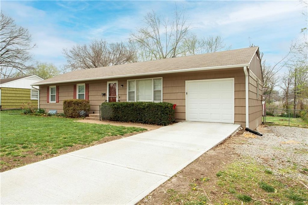 1504 NW B St, Blue Springs, MO 64015 - photo 1